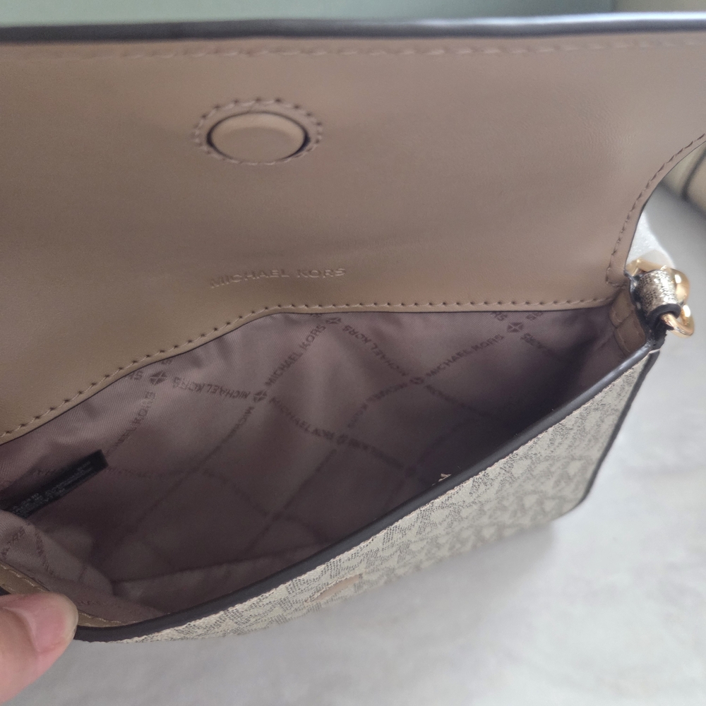 MICHAEL KORS Jet Crossbody Bag - Picture 7 of 10